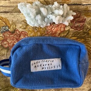 🦋Free People Cosmetics Bag